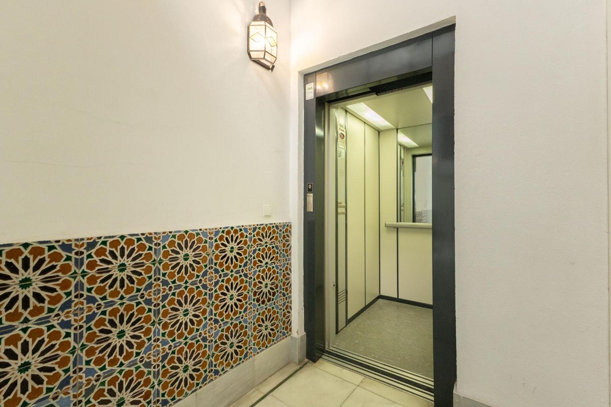 Charming 2 Bedroom Boutique Triplex Apartment With Private Terrace At Seville City Center By Ocityzen Екстер'єр фото